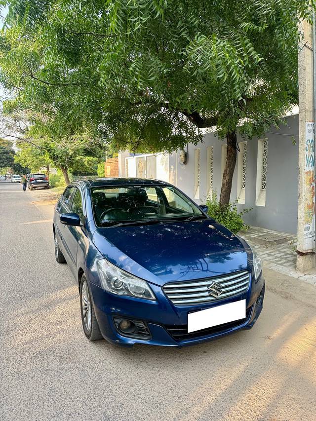 https://images10.gaadi.com/usedcar_image/4155892/original/processed_8806948f7e433f53201bc1b4d35643f1.jpg?imwidth=6400