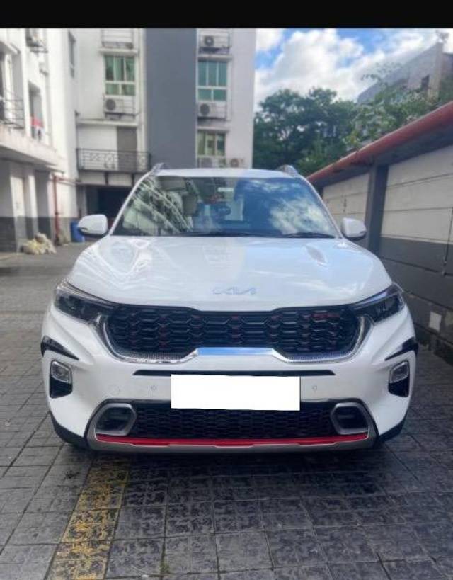 https://images10.gaadi.com/usedcar_image/4156054/original/processed_f8f0a13a-8296-4ba5-986d-4694fb115c87.jpeg?imwidth=6402