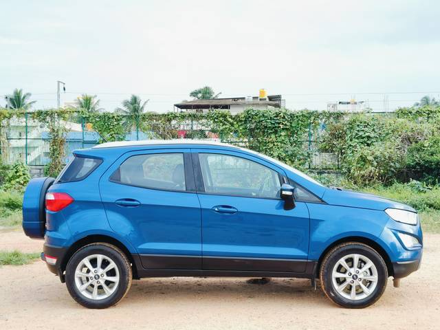 https://images10.gaadi.com/usedcar_image/4156098/original/66aa6e077e53ca22723609ca081e2160.jpg?imwidth=6401