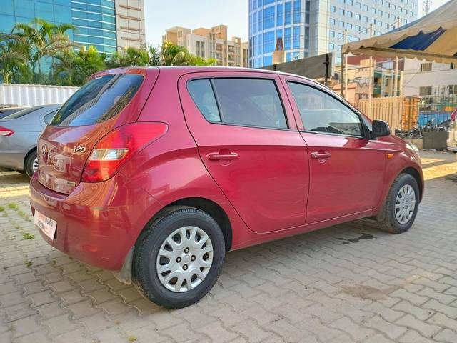 https://images10.gaadi.com/usedcar_image/4156167/original/processed_eb9ebca25905819339973fb5f432800f.jpeg?imwidth=6401