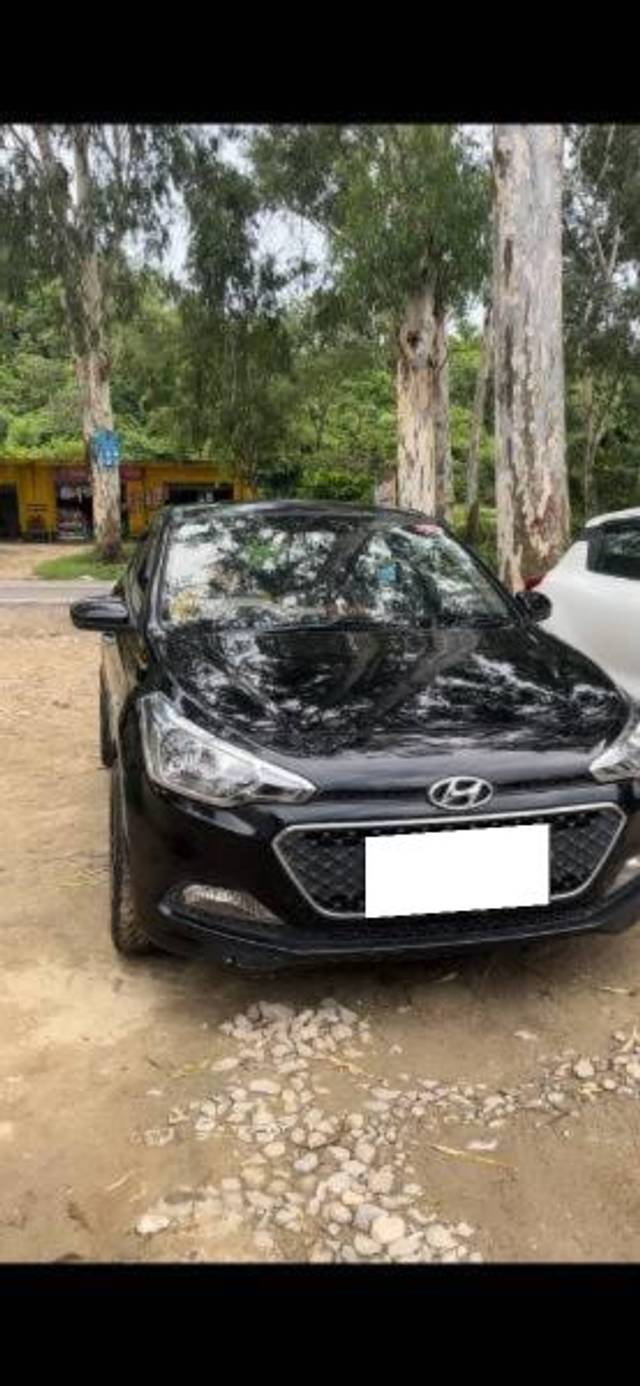 https://images10.gaadi.com/usedcar_image/4156223/original/processed_a7aa583d-6abc-4490-977e-7160e9047d03.jpg?imwidth=6400