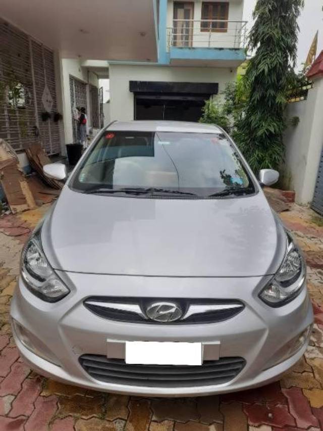 https://images10.gaadi.com/usedcar_image/4156286/original/processed_a81930fa-e558-4a09-a600-31be3b3e7df6.jpg?imwidth=6400