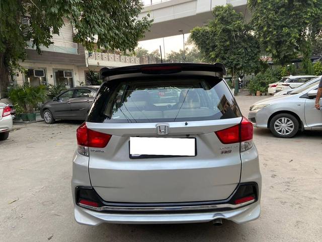 https://images10.gaadi.com/usedcar_image/4156323/original/processed_06f0a44c3c6f8ce975c8024db06b4a87.jpeg?imwidth=6402