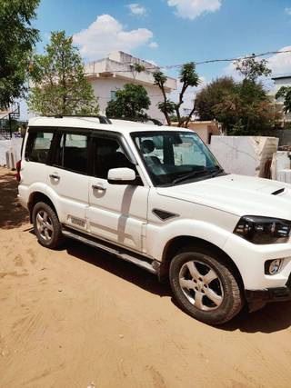 Mahindra Scorpio 2014-2022 Mahindra Scorpio S11 BSIV