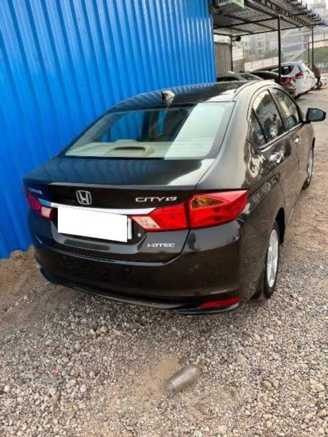 https://images10.gaadi.com/usedcar_image/4156336/original/processed_5044a45d-f085-425c-8615-5369084873a8.jpeg?imwidth=6402