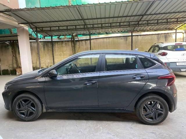 https://images10.gaadi.com/usedcar_image/4156370/original/processed_08ef0f52-5d32-4880-8c83-6e6598a41acc.jpeg?imwidth=6400