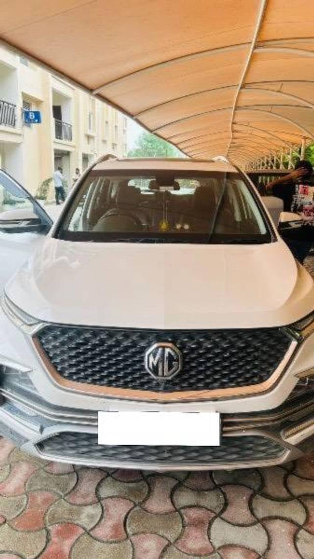 https://images10.gaadi.com/usedcar_image/4156451/original/processed_7e25e357-4a78-46c1-a675-4d08324d9374.jpg?imwidth=6400