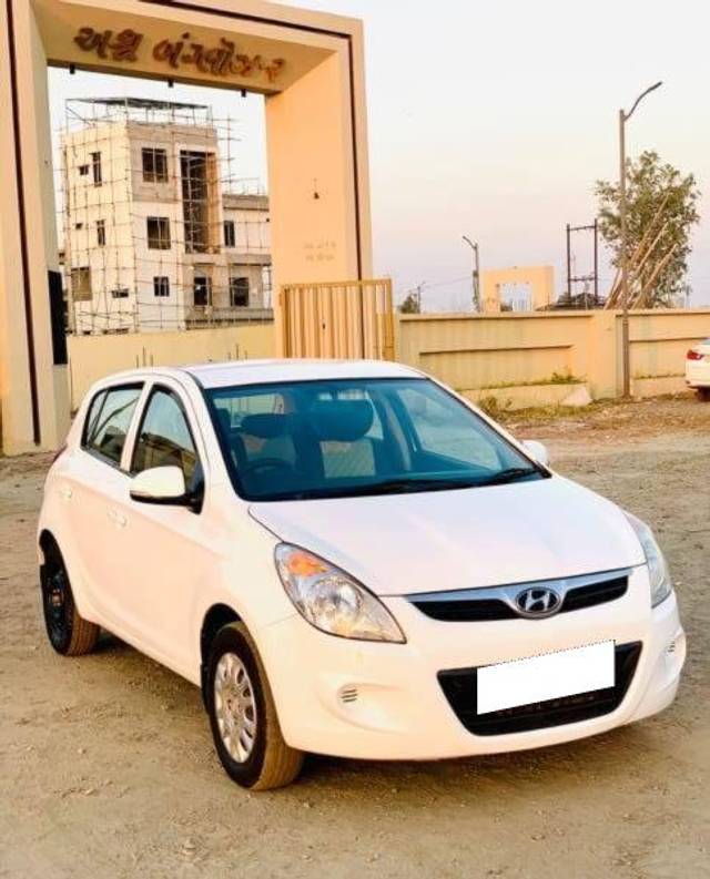 https://images10.gaadi.com/usedcar_image/4156520/original/processed_b792fb89-6461-4ccc-8148-f5f2fef28c05.jpg?imwidth=6400