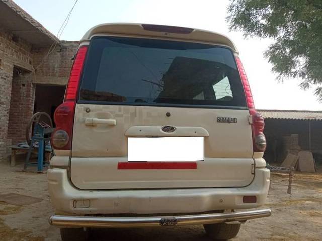 https://images10.gaadi.com/usedcar_image/4156522/original/processed_56482f86-a8ec-485e-9fc8-2c9cb55668c8.jpg?imwidth=6402