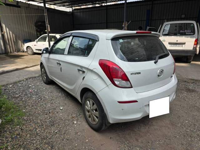 https://images10.gaadi.com/usedcar_image/4156536/original/processed_f952ccc0-ad45-4750-97b6-b2ca3d6922e7.jpg?imwidth=6402