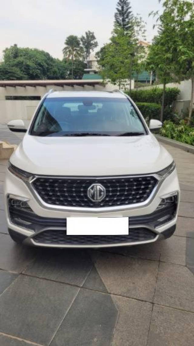 https://images10.gaadi.com/usedcar_image/4156747/original/processed_f4f082cb-1d00-4f2e-99ba-5285750990c6.jpg?imwidth=6401