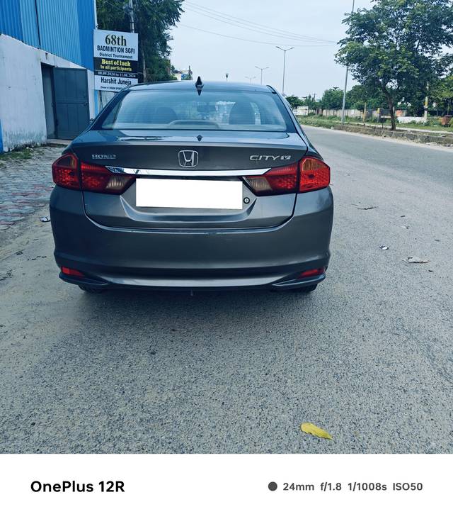 https://images10.gaadi.com/usedcar_image/4156911/original/processed_703d7ade9cf229c2d0adde55ef36abac.jpg?imwidth=6402