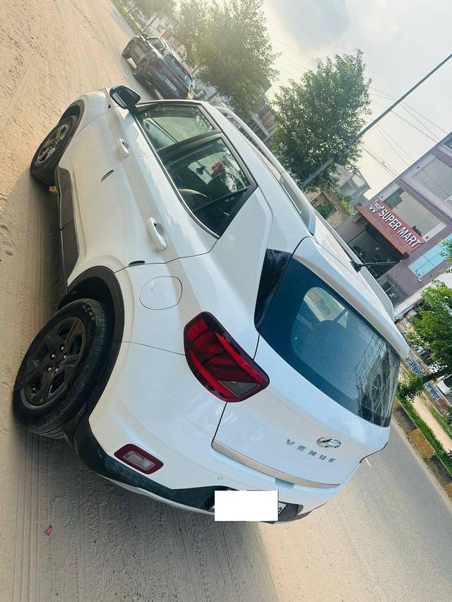 https://images10.gaadi.com/usedcar_image/4156917/original/processed_dd080d687bcd066082560316a0e164c7.jpg?imwidth=6402