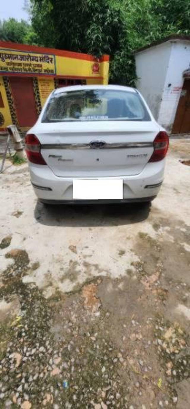 https://images10.gaadi.com/usedcar_image/4156920/original/processed_ee2d094d-3e5a-493d-b120-90495299ec81.jpg?imwidth=6401