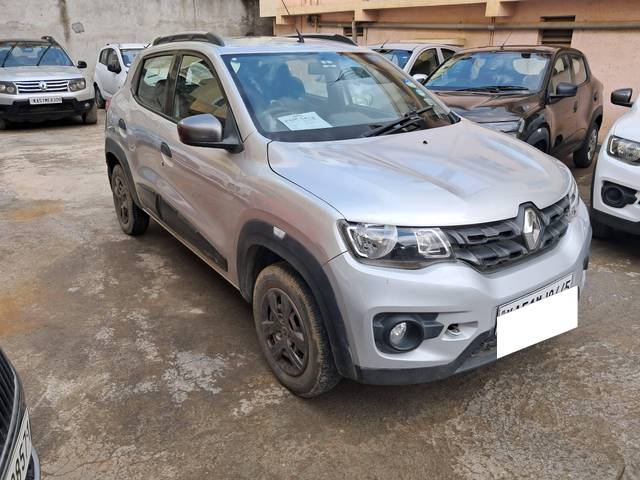 https://images10.gaadi.com/usedcar_image/4156949/original/processed_0990220e94a489122a52949ffc81ebd1.jpg?imwidth=6400