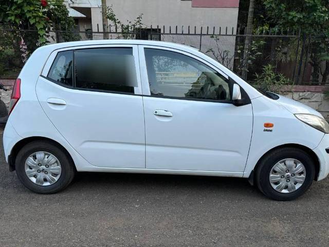 https://images10.gaadi.com/usedcar_image/4156956/original/processed_b3b92ba1-fe0d-4817-b700-628c085ca1b1.jpg?imwidth=6401