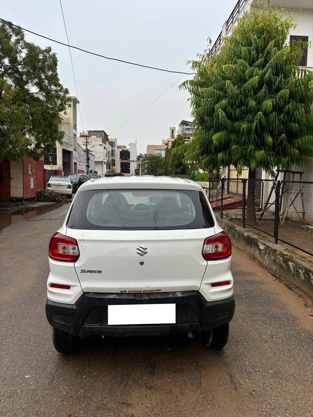 https://images10.gaadi.com/usedcar_image/4156963/original/processed_eb0be56722ca7dc7a7e3b6ec4c6555b5.jpg?imwidth=6401