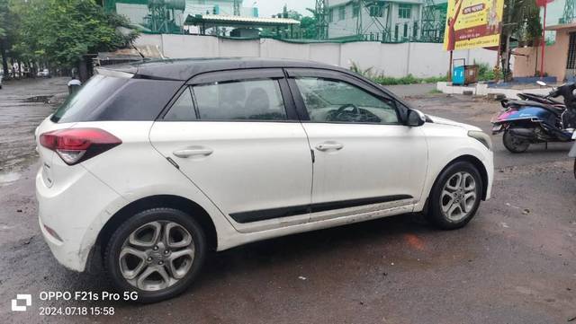 https://images10.gaadi.com/usedcar_image/4157001/original/processed_833a86f2-5069-478c-a1d0-81be2cc40d29.jpg?imwidth=6402