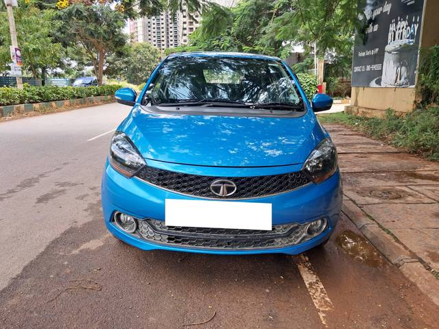 https://images10.gaadi.com/usedcar_image/4157028/original/processed_85557940035b1c1ba72ef1d796fdb9ef.jpg?imwidth=6402