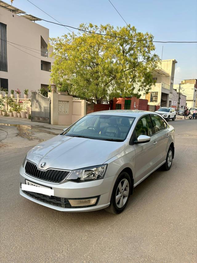 https://images10.gaadi.com/usedcar_image/4157034/original/processed_578140a40b0e0cf3c56ecd8cdcd5127c.jpg?imwidth=6401