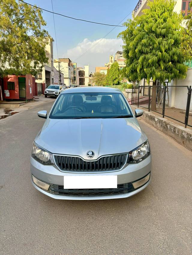 https://images10.gaadi.com/usedcar_image/4157034/original/processed_9653b3e41aeeecd2905c6bbb724bd6e1.jpg?imwidth=6402