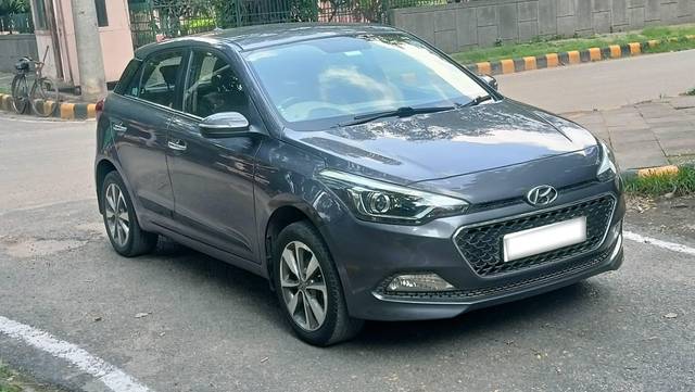 https://images10.gaadi.com/usedcar_image/4157051/original/processed_0ce26cf95f08e6910329635383509e00.jpeg?imwidth=6400