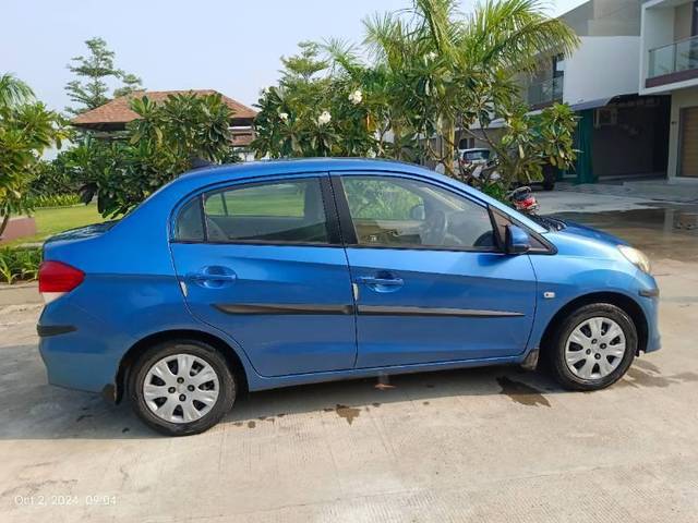 https://images10.gaadi.com/usedcar_image/4157083/original/processed_8bf6c240-e7b0-4a1f-b48a-cb2a67c22edf.jpg?imwidth=6400