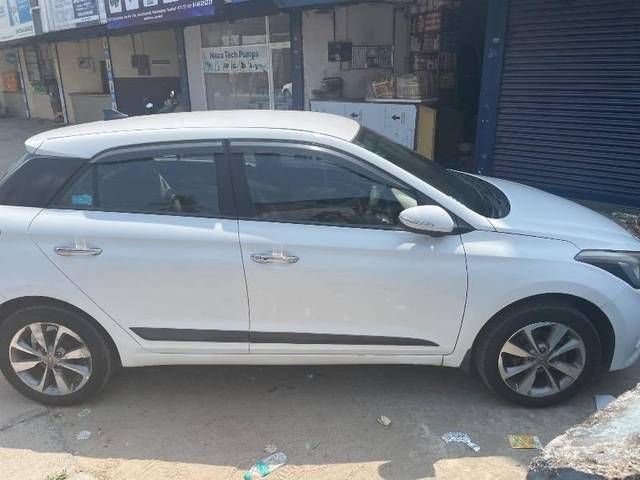 https://images10.gaadi.com/usedcar_image/4157109/original/processed_422727ac-37f3-4e29-8e11-202c70e8e66a.jpeg?imwidth=6401