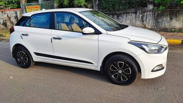 https://images10.gaadi.com/usedcar_image/4157143/original/processed_52b50a0f3bfa048d8af1e1188fdf8f6e.jpg?imwidth=6400