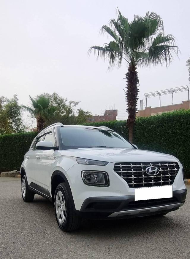 https://images10.gaadi.com/usedcar_image/4157233/original/processed_37b9dc8c9dca95c9c912d01077c9108e.jpg?imwidth=6400