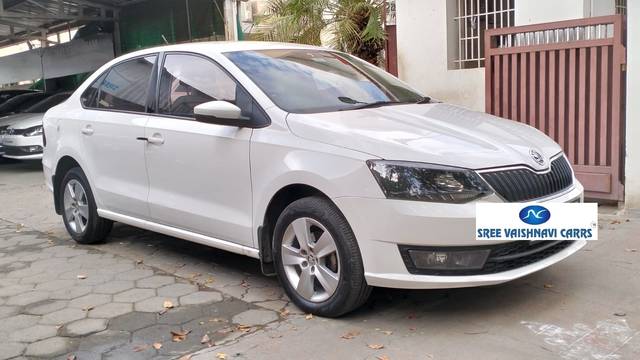 https://images10.gaadi.com/usedcar_image/4157249/original/d81d5d8337becc000ee255de2da96233.jpg?imwidth=6402