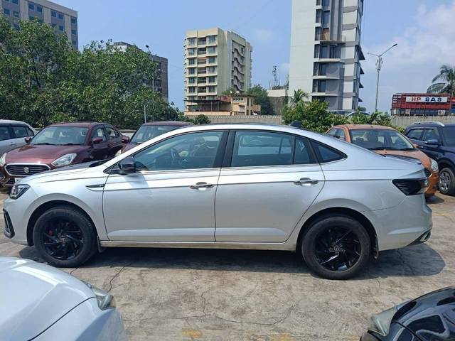 https://images10.gaadi.com/usedcar_image/4157304/original/processed_c298908c0e3e352704878be2c1c2642e.jpg?imwidth=6402