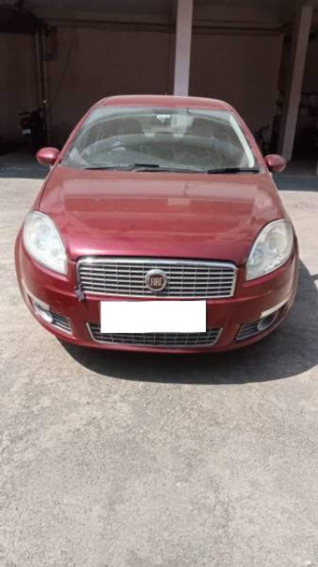 https://images10.gaadi.com/usedcar_image/4157355/original/processed_9f0291e2-4b25-47a7-8e35-538ba06b7172.jpg?imwidth=6402