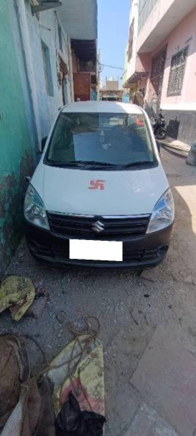 https://images10.gaadi.com/usedcar_image/4157481/original/processed_cadb6444-0856-4860-a729-06a989bb2184.jpg?imwidth=6400