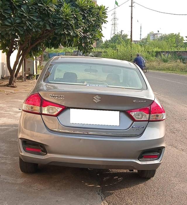 https://images10.gaadi.com/usedcar_image/4157851/original/processed_f5194ca81ecf026a57e2d9326594dd85.jpg?imwidth=6401