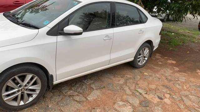 https://images10.gaadi.com/usedcar_image/4157904/original/processed_2740827a-1530-4e27-942c-16aaa716e6fa.jpg?imwidth=6401