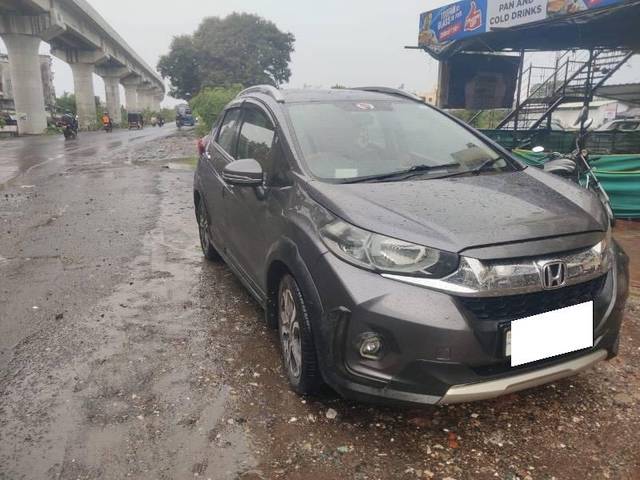 https://images10.gaadi.com/usedcar_image/4157915/original/processed_1a32421f-d51a-4577-ae65-c920cf4e8c3b.jpeg?imwidth=6400