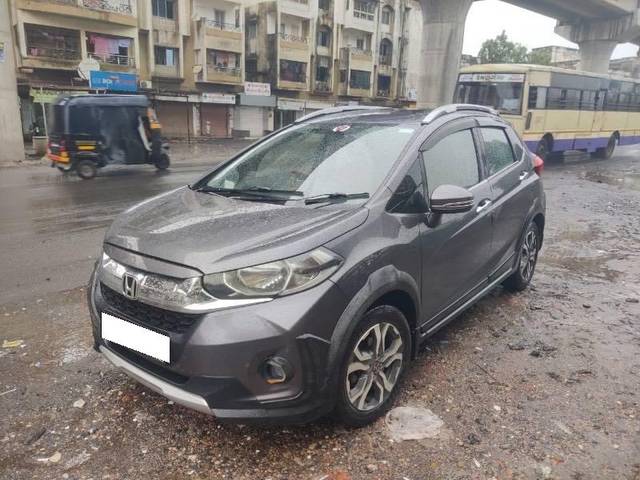 https://images10.gaadi.com/usedcar_image/4157915/original/processed_8931ccd7-c37f-4dea-bdc4-895206ddb759.jpeg?imwidth=6402