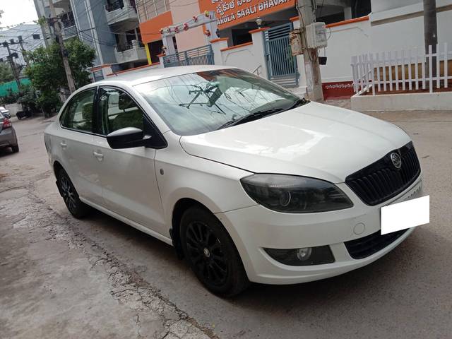 https://images10.gaadi.com/usedcar_image/4157953/original/processed_bf4307eb5a4bfa8ff286d21ea4d395d8.jpg?imwidth=6400