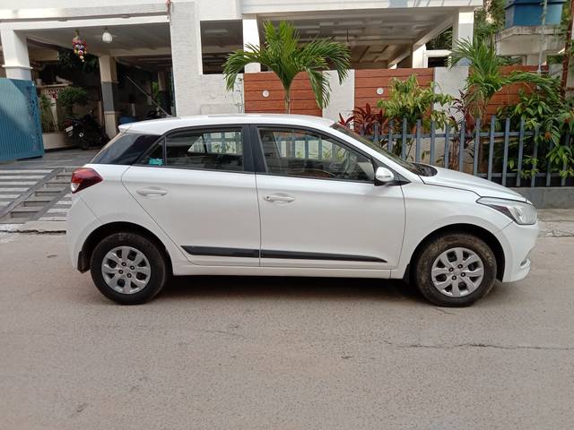 https://images10.gaadi.com/usedcar_image/4157959/original/d2ad5c2ad28756910c7fd287ace6ca91.jpg?imwidth=6401