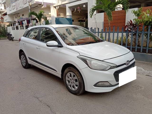 https://images10.gaadi.com/usedcar_image/4157959/original/processed_16751168f79222303ca62d248416ea33.jpg?imwidth=6400