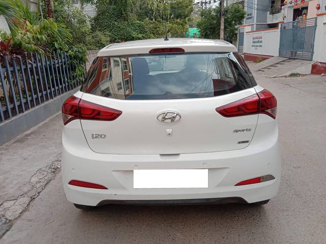 https://images10.gaadi.com/usedcar_image/4157959/original/processed_7ac07fe0656e9a5fb7e3fc64c4357621.jpg?imwidth=6402