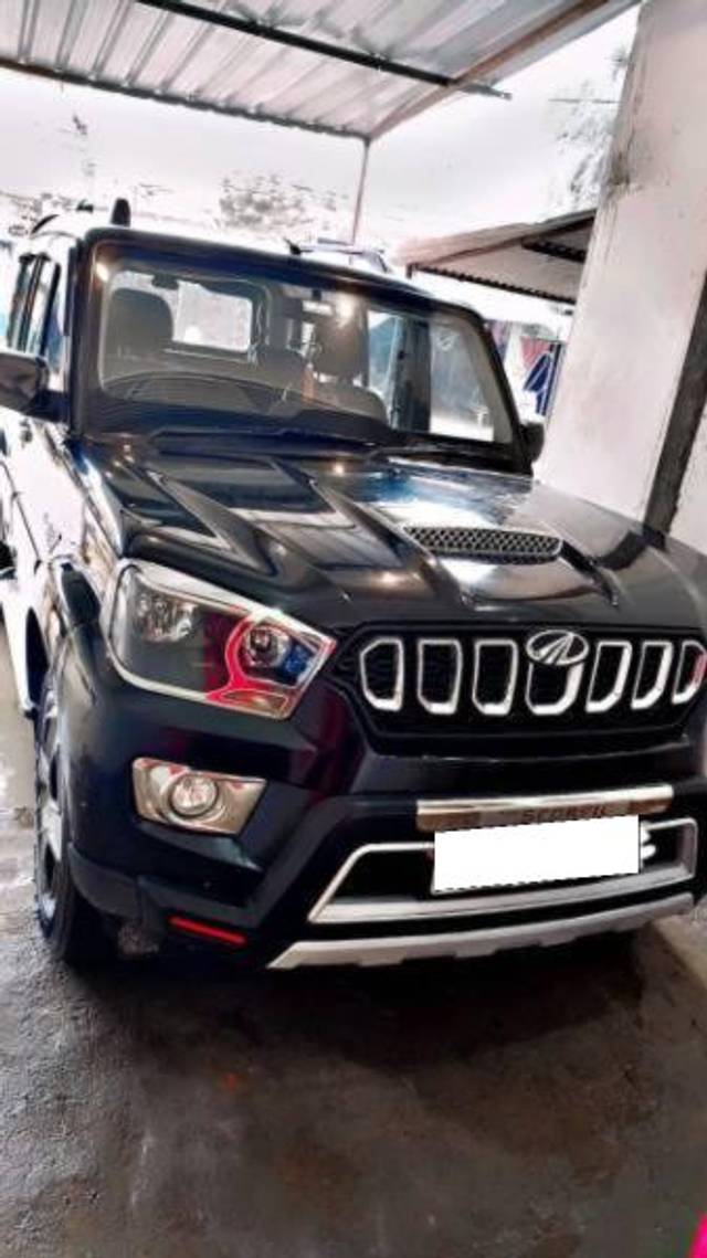 https://images10.gaadi.com/usedcar_image/4158103/original/processed_be775762-4d4a-49ac-934f-6a58e393f9ef.jpg?imwidth=6400