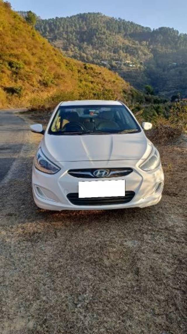 https://images10.gaadi.com/usedcar_image/4158342/original/processed_fde05523-71d0-4f0d-b935-c8c29e6f1d8b.jpg?imwidth=6401