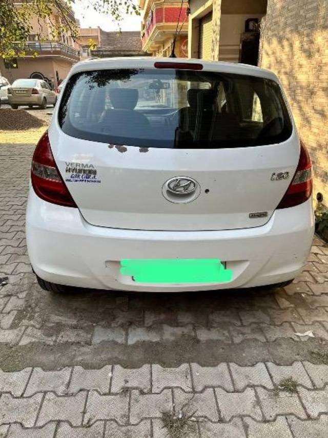 https://images10.gaadi.com/usedcar_image/4158383/original/processed_0a4cd0e8-ceab-4a4b-aa27-ca880d9c22ce.jpeg?imwidth=6401