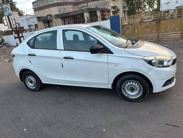 https://images10.gaadi.com/usedcar_image/4158420/original/processed_7d01c40a-6731-4d1f-a3cd-b3ea0c8cdf22.jpg?imwidth=6400