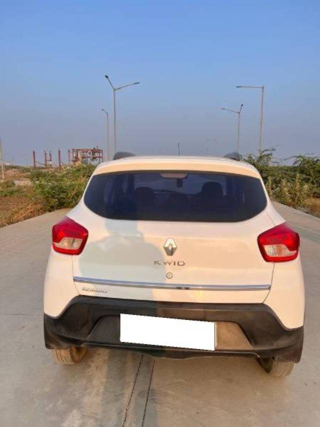 https://images10.gaadi.com/usedcar_image/4158464/original/processed_770468b4-3d4c-4b14-9b38-da2efce279e3.jpg?imwidth=6402