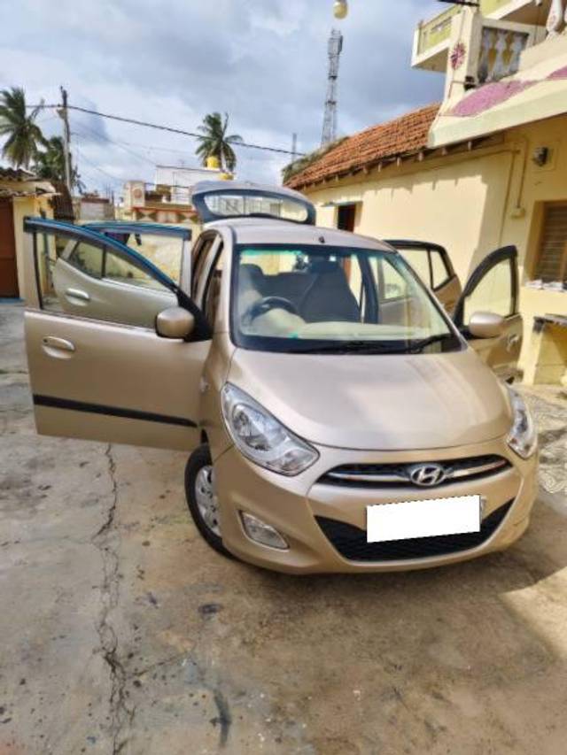 https://images10.gaadi.com/usedcar_image/4158499/original/processed_6e45447e-1042-4be7-a7cb-4e86ac66e035.jpg?imwidth=6400