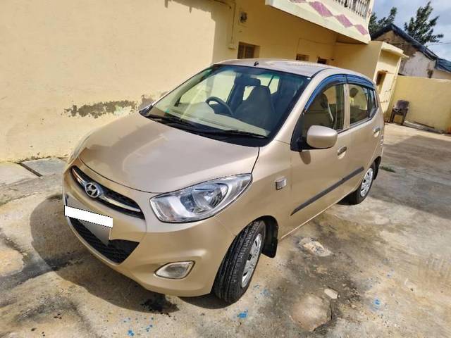 https://images10.gaadi.com/usedcar_image/4158499/original/processed_953ee4d3-316d-48ca-89b6-b42645f56756.jpg?imwidth=6402