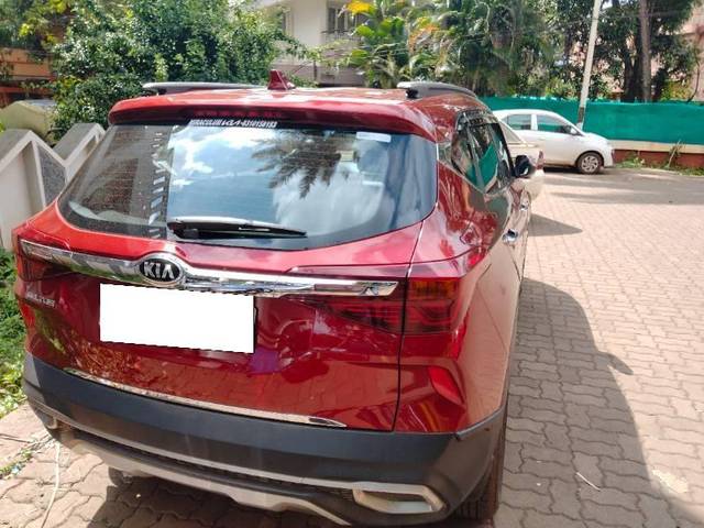 https://images10.gaadi.com/usedcar_image/4158618/original/processed_47c5e197-5d67-46b0-9712-2c2d0be79cb6.jpg?imwidth=6400